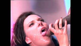 ���ाळा राजा आणि त्याच्या अतिथी आहेत झवणे या राष्ट्राला उठावदार उरोज असलेली चिक