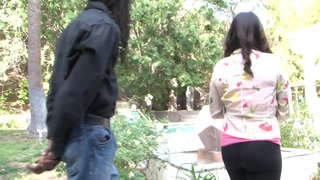 Sajauc pusaudžu mīl ņemot liels melns gailis katrs caurums