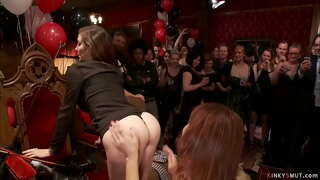 Երկու рабыни հասուն լաքած իր Սիմոնե Соней եւ Sirens դե Միջոցների հրապարակային ծննդյան կուսակցության տիկին արքայադուստր Դոննա Долоре ֆ կոկորդները