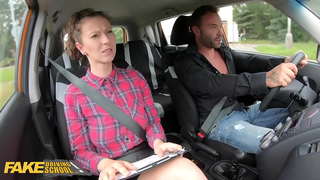 Fake haydash maktab talaba ochiq fuck oldin instruktor Emilia Argan bir qahva sotib oladi