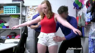 ���ెద్ధ రొమ్ములు కలధి యువ gags on హార్డ్ కాక్స్ రెండు గార్డ్లు