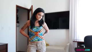 Minu stepsister lihtsalt ei lõpeta lööb mind, kuni ma panin ta oma püksid ja kurat, et pingeline slurping tuss orgasm - Kylie Foxxx