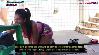 Esposa traviesa llena de cachonda después del entrenamiento se sentó delicioso en el dotado tomar leche en el coño