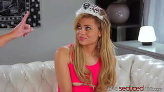 Wild MILF Pakslae En Gelek Oulike Tiener