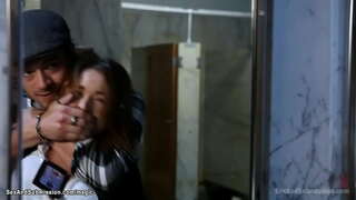 Be tits brunette sakafo mpandraharaha Krissy Lynn dia nalain&#039;ny mpanao heloka bevava Xander Corvus sy tady famatorana mahazo pussy sy ny boriky fucked noho ny akoho lehibe