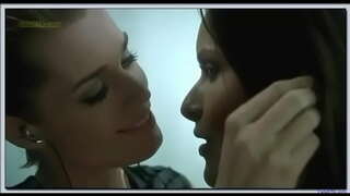 Rebecca Romijn Rie Rasmussen лесбиян үнсэлт-д Femme Fatale