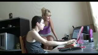 Dhe pastaj shokët e merr tij knob