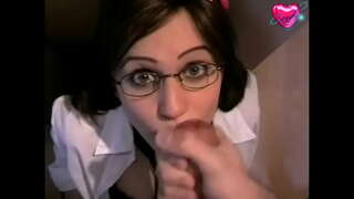 ���ුරුබුහුටි කෑල්ල වීදුරු ලැබෙන, එය හොඳ