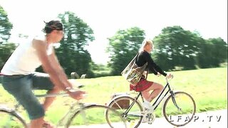 ���ువ మరియు అందమైన విద్యార్థి తో బిగ్ వక్షోజాలను సమాధి sodomisee et prise en డబుల్ p