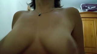 ���ా సోదరి వంటి కుడుచు మరియు ఆమె దిగుతాడు