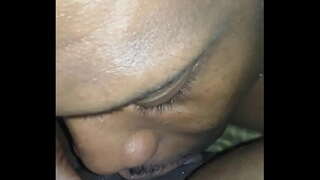 ���िळत माझे मांजर licked