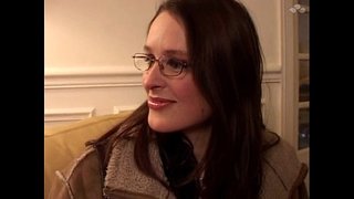 ���าร้องฝรั่งเศสผมสีน้ำตาล