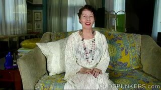 Kinky malnova anal spunker fucks ŝian streĉan malgranda asshole por vi