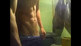 Budak 19 taun cara ngadangheuakkeun off