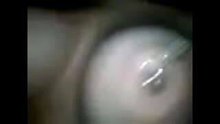 найз охин тоглодог нь түүний цоо хөхний толгой 1