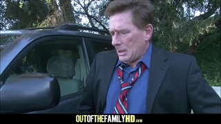 ���ువ అందగత్తె కుటుంబం ద్వారా ఇబ్బంది పెట్టాడు Doctor &amp;amp; బాయ్