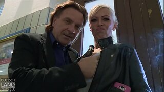 Vivian Schmitt cau, els paparazzi a les víctimes .....