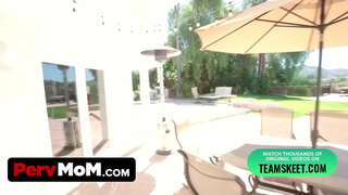 ���ම අවිවාදයෙන්ම මගේ Stepmom හා කිරි කළ ඇය මෝඩයෙක්