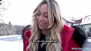 Public Agent Europeo sexbomb Jennifer Amilton sex sa katad na sopa