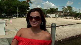 Kirli karısı horoz seviyor