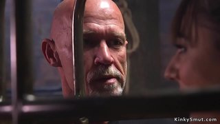 ���ुरानो मास्टर fucks तातो brunette दास गहिरो गले सम्म bangs उसलाई बिल्ली मा डोरी बन्धनबाट