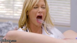 Тинејџерски Squirts Целиот Топли И Busty Лезбејка Лекар