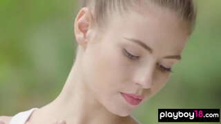 ���న్నగా నల్లటి జుట్టు గల స్త్రీని పతిత ఇవ్వకుండా సమయంలో బాక్స్ శిక్షణ