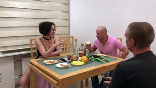 эки парня трахнули кокустукка одноклассницу (1-бөлүк)