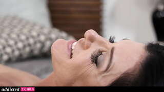 Samm-Ema Fucks Tema Lesbi StepDaughter