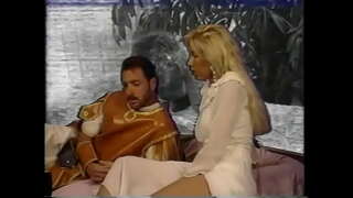 Seo blonde slut Victoria Paris fios a-staigh mar a pleasure i com-pàirtichean